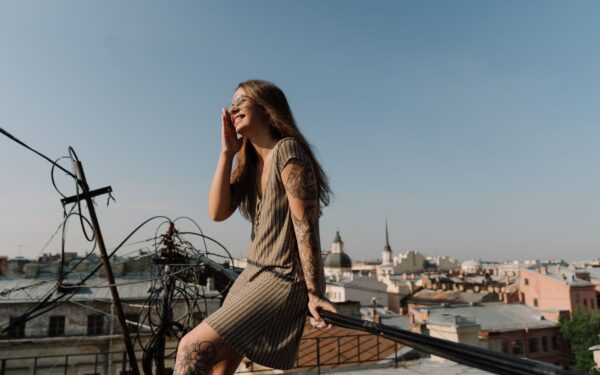 Dvyniai kasdienybėje ir santykiuose: kaip šio ženklo smalsumas ir humoro jausmas keičia aplinką