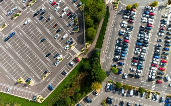 Greitasis įkrovimas kelionėje: kaip realiai suplanuoti maršrutą elektromobiliu Lietuvoje ir už jos ribų