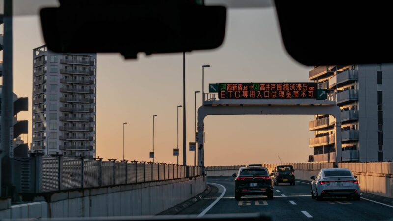 Hibridinių automobilių pirkimo dilema: kam jie iš tiesų apsimoka ir ką būtina žinoti prieš renkantis