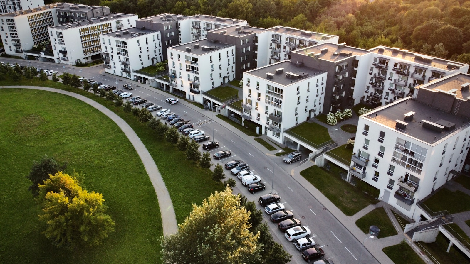 Ką žinoti apie gyvenimą Vilniaus mikrorajonuose: tarp senų daugiabučių, naujų kvartalų ir kintančių bendruomenių
