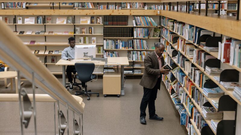 Kaimo bibliotekos pokytis Vidurio Lietuvoje: nuo tylos kambario iki bendruomenės idėjų dirbtuvių