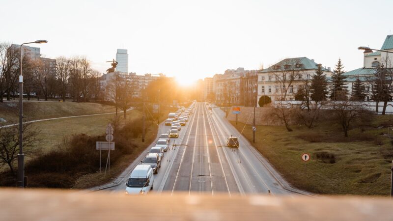 Kaip efektyviai dalintis kelione į darbą: nuosavo automobilio alternatyva, kuri padeda sutaupyti