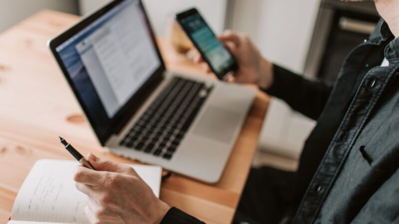 Kaip išsirinkti užrašų programėlę telefonui ir kompiuteriui: nuo paprastų sąrašų iki rimto darbo įrankio