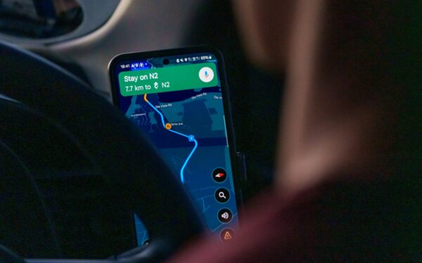 Kaip kasdien naudotis navigacijos programėlėmis ir neišsikrauti: svarbūs nustatymai, klaidos ir mobiliojo ryšio sąnaudos