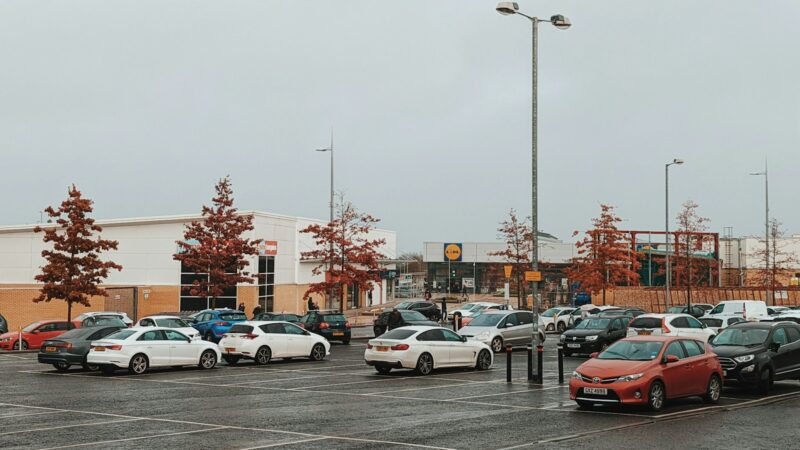 Kaip parduoti seną automobilį Lietuvoje: nuo pasiruošimo iki sutarties be brangiai kainuojančių klaidų