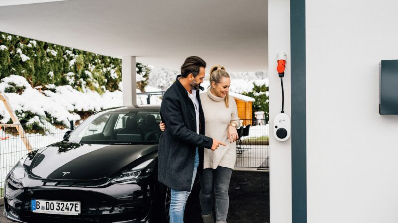 Kaip pasirinkti elektromobilį antrajai šeimos transporto priemonei: ką verta žinoti prieš priimant sprendimą