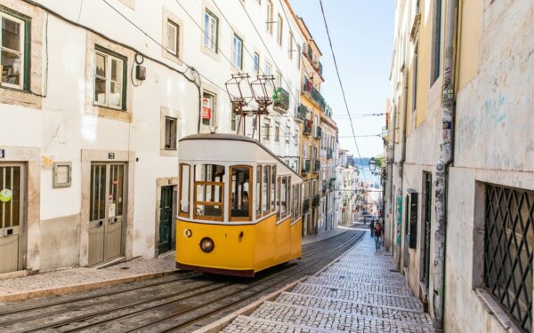 Kaip Portugalija tapo mėgstamiausia lietuvių kryptimi: kainos, nuotaikos ir iššūkiai gyventi prie vandenyno