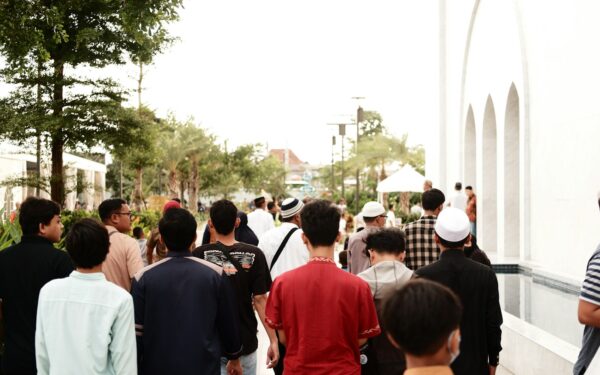 Kaip taikiai sugyvena skirtingos religijos pasaulyje: nuo Indijos kvartalų iki Afrikos kaimų patirtys