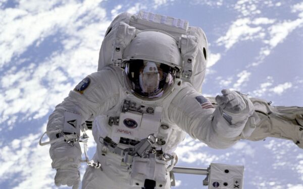 Kuo kvepia kosmosas: ką iš tikrųjų užuodžia astronautai ir ką apie tai sako mokslas