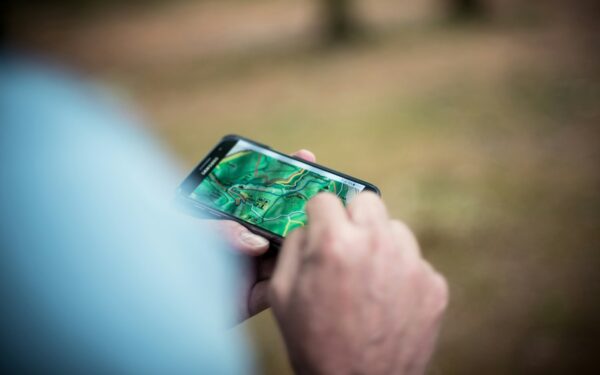 Lietuviškas geocaching: kaip lobio paieškos lauke paverčia pasivaikščiojimus įdomiu nuotykiu
