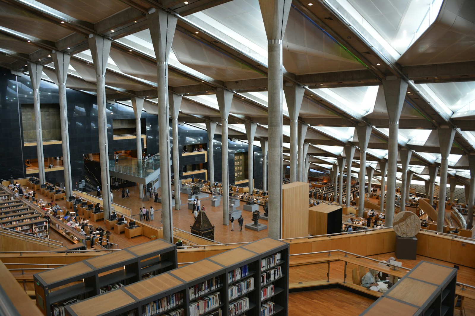 Lietuvos bibliotekos po tylos meto atgimsta iš naujo: kuo šiandien vilioja skaitytojus nuo vaikų iki senjorų