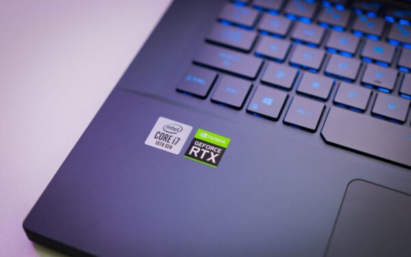 „Nvidia“ ryžosi milijardų statymui: už uždarų durų gali gimti kita dirbtinio intelekto revoliucija