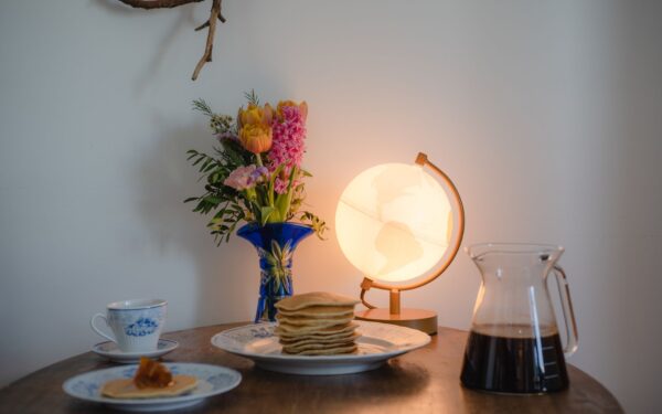 Sekmadienio vėlyvieji pusryčiai namuose: kaip susikurti jaukų brunch ritualą šeimai ir bičiuliams