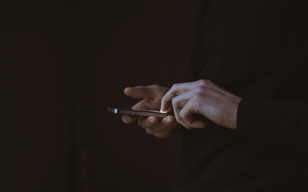 Telefonas kaip kasdienis fotoaparatas: kaip tvarkingai laikyti nuotraukas, kad atmintis neužsikimštų
