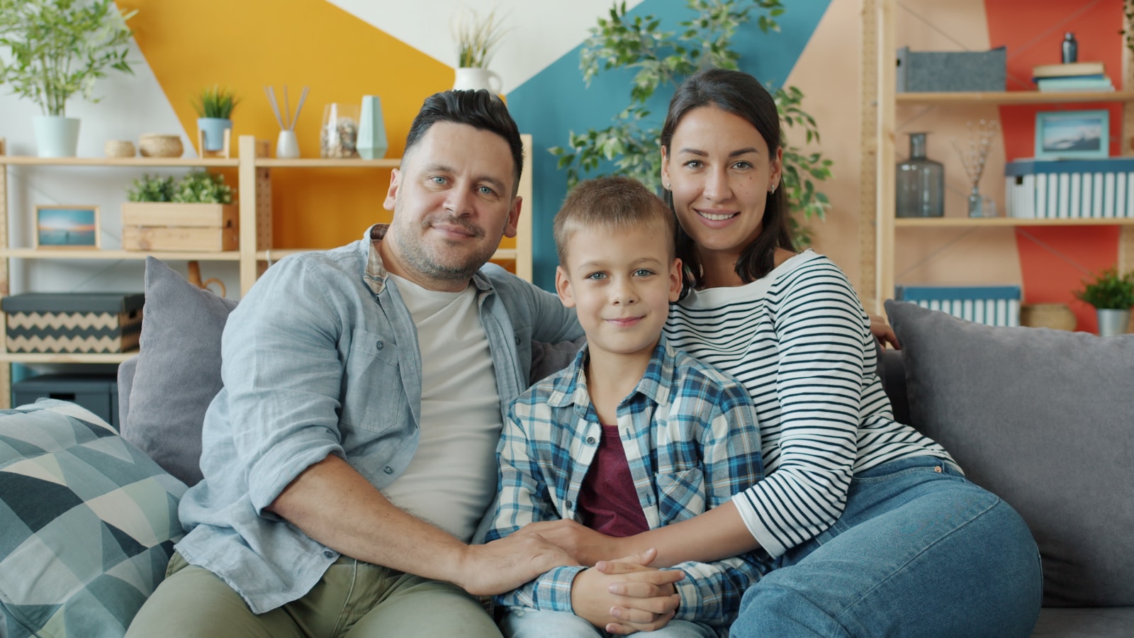 Tyli įtampa tarp kartų: kaip ramiau sutarti, kai po vienu stogu gyvena skirtingas vertybes turintys artimieji