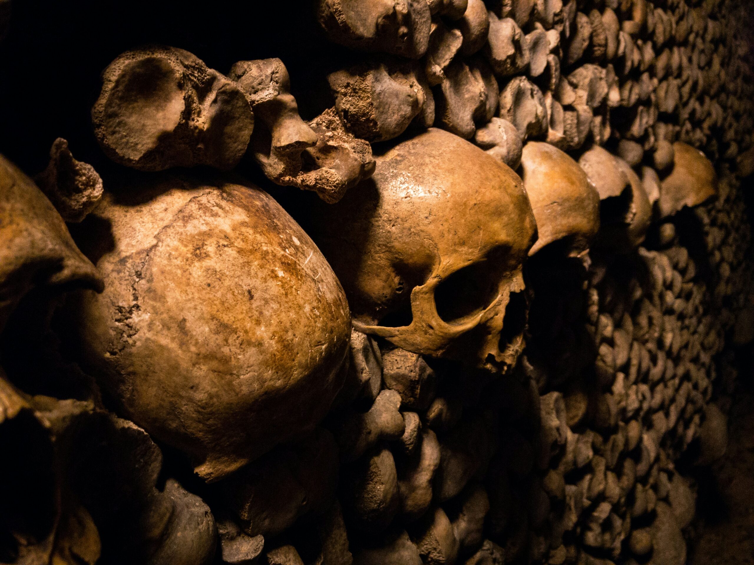 Paryžiaus katakombos. Unsplash nuotr