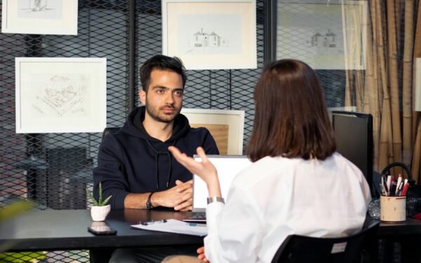 Universiteto diplomo jau nebepakanka? Ekspertai įspėja apie naują absolventų realybę