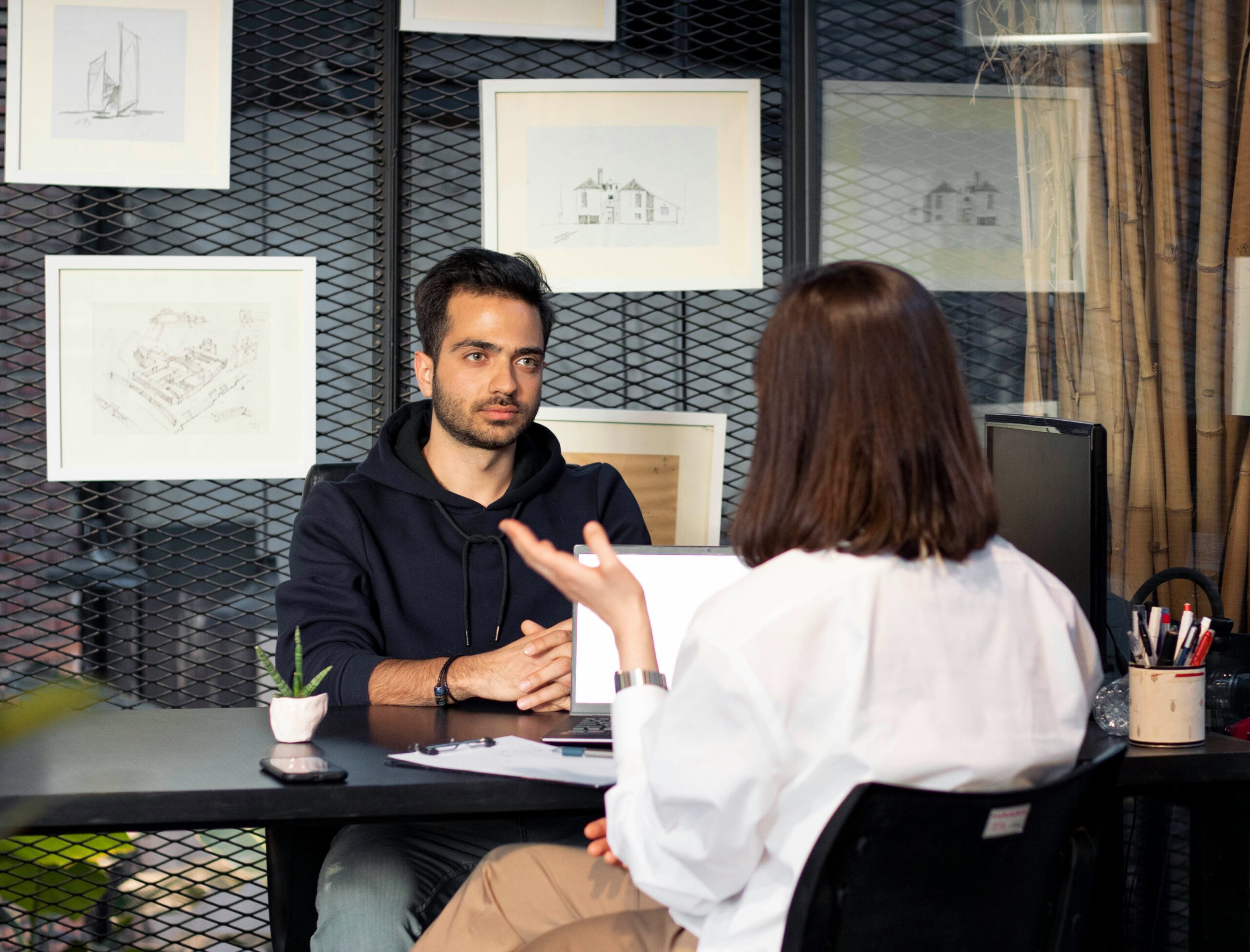 Universiteto diplomo jau nebepakanka? Ekspertai įspėja apie naują absolventų realybę