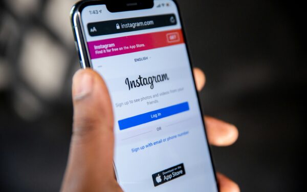 Šokiruojantis tyrimas atskleidė tamsiąją „Instagram“ pusę: reklamos vedė į vaikų išnaudojimo tinklus