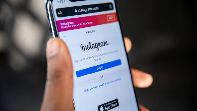 Šokiruojantis tyrimas atskleidė tamsiąją „Instagram“ pusę: reklamos vedė į vaikų išnaudojimo tinklus