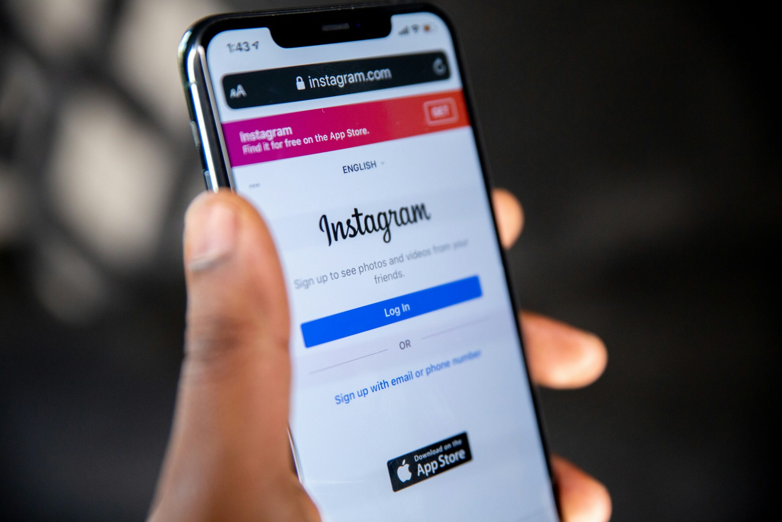 Šokiruojantis tyrimas atskleidė tamsiąją „Instagram“ pusę: reklamos vedė į vaikų išnaudojimo tinklus