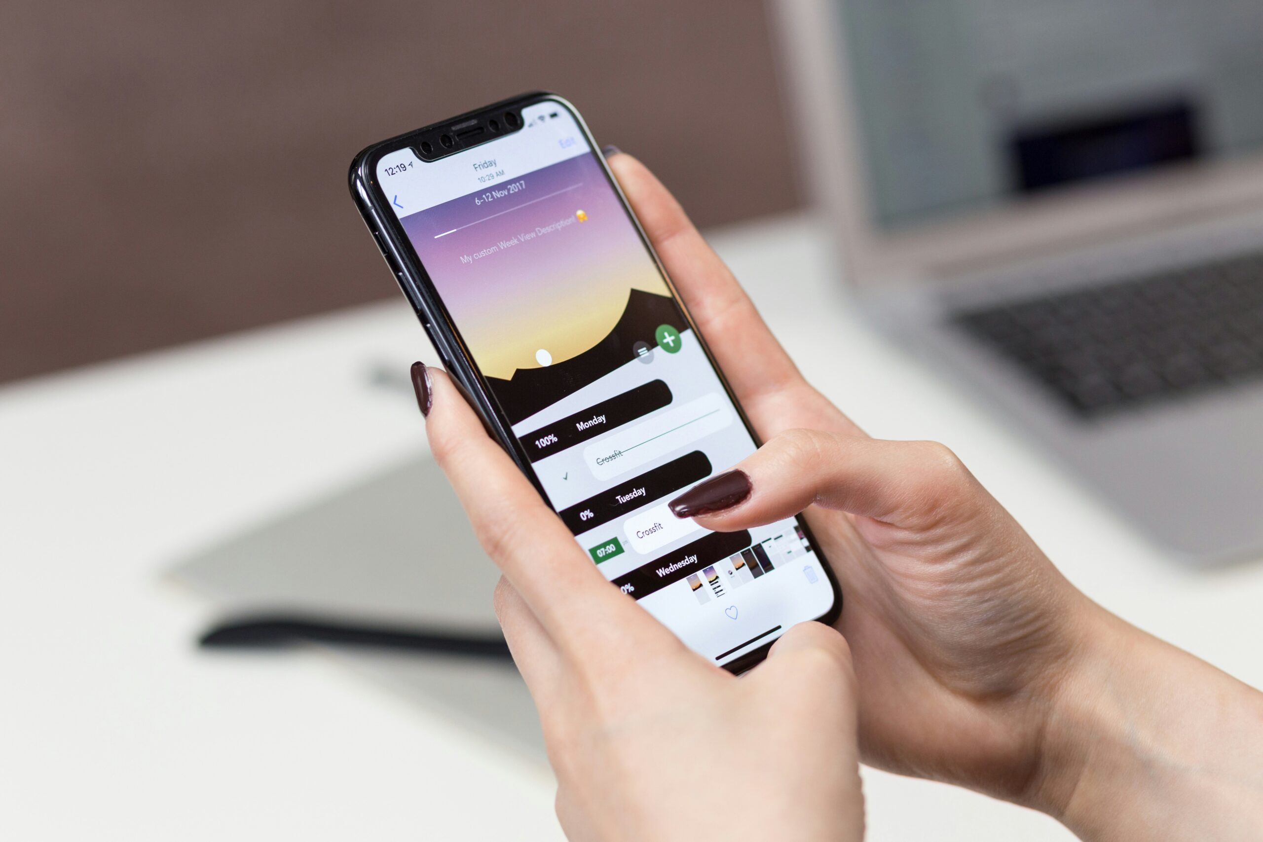 Telefono priklausomybė. Unsplash nuotr