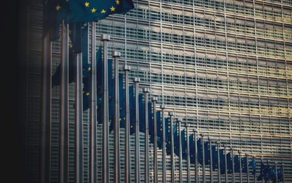 Dirbtinio intelekto lenktynės įgauna pagreitį: Europa įspėjama dėl pavojingo atsilikimo