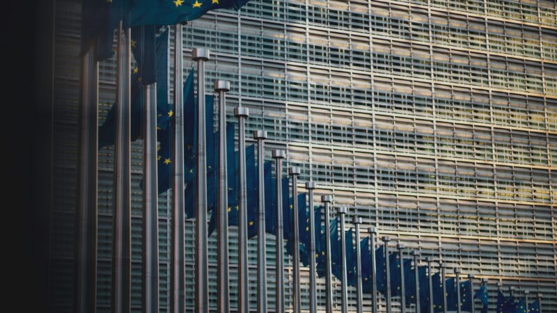 Dirbtinio intelekto lenktynės įgauna pagreitį: Europa įspėjama dėl pavojingo atsilikimo