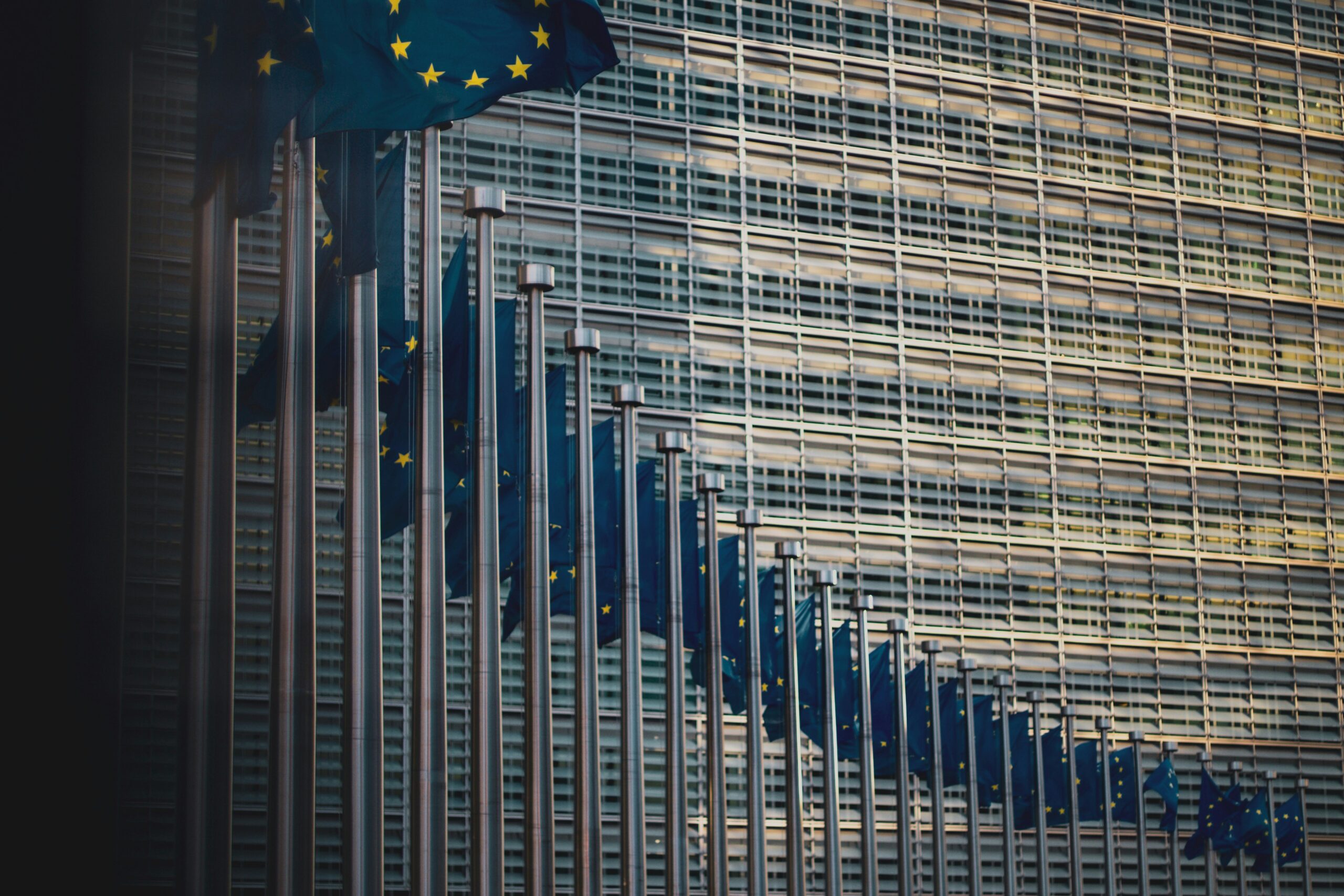 Dirbtinio intelekto lenktynės įgauna pagreitį: Europa įspėjama dėl pavojingo atsilikimo