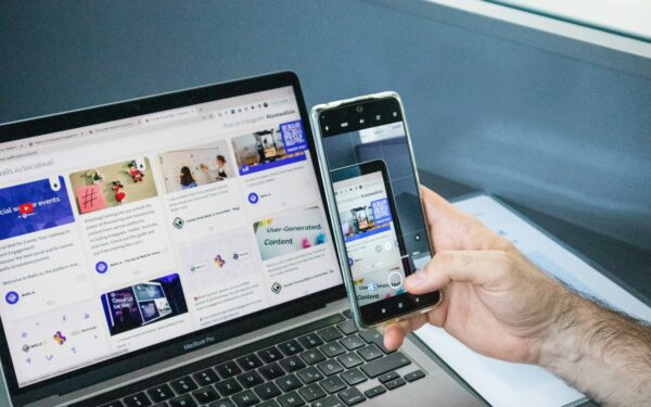 Kas sprendžia, kas yra tiesa internete? Ekspertai perspėja, kad ši galia kelia vis daugiau klausimų