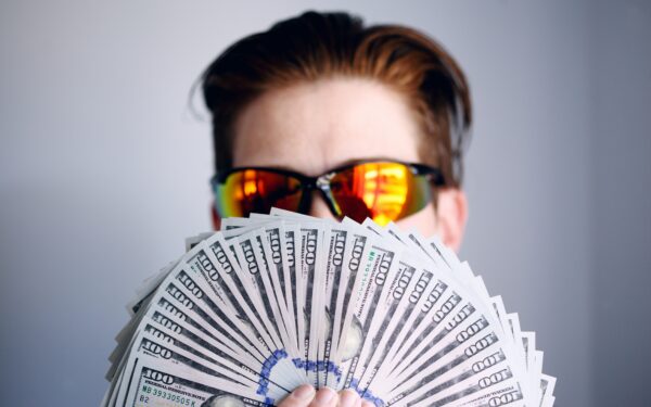 Kodėl tikrai turtingi žmonės vengia prabangos? Šie 10 įpročių viską paaiškina