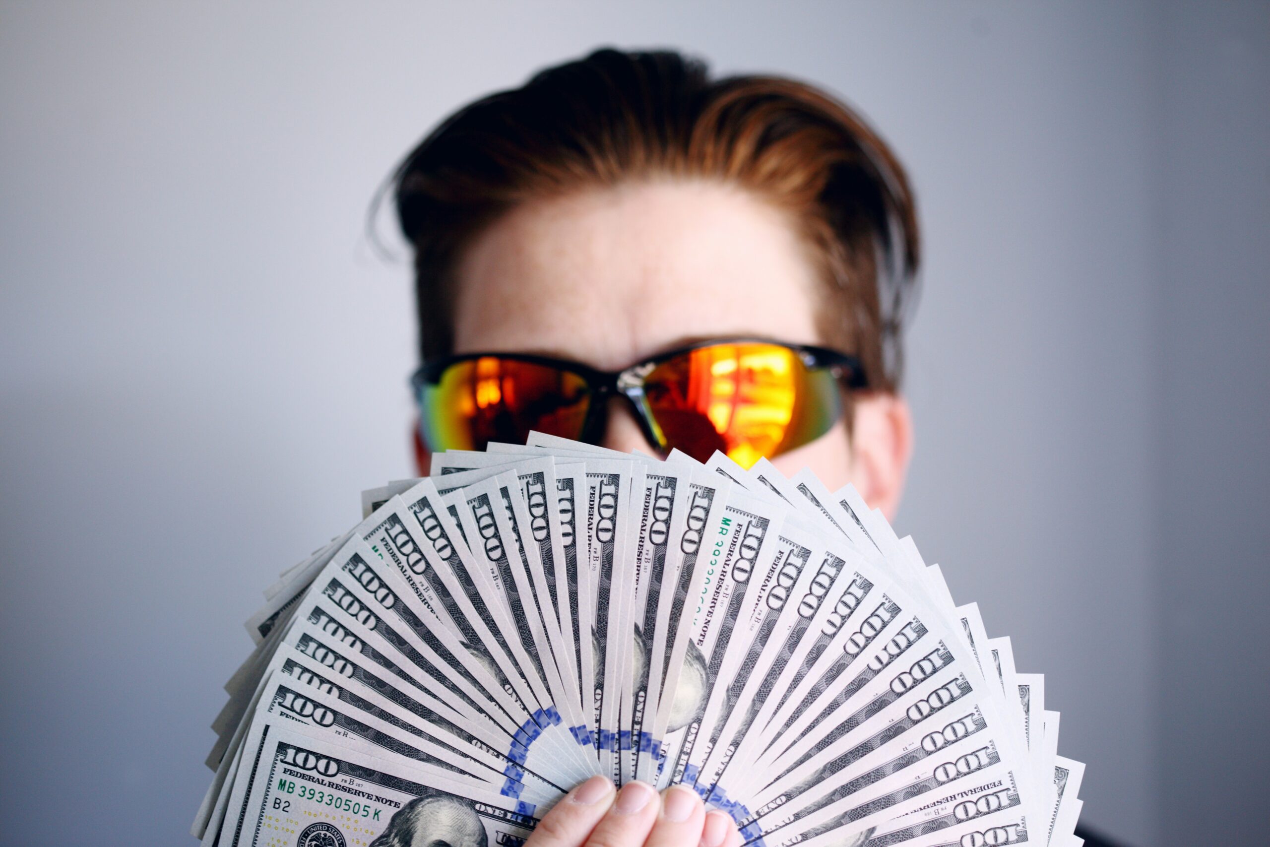 Kodėl tikrai turtingi žmonės vengia prabangos? Šie 10 įpročių viską paaiškina
