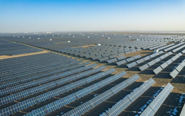 Kinija pribloškė pasaulį: žaliosios energetikos mastai tokie, kad Vakarai nebespėja vytis