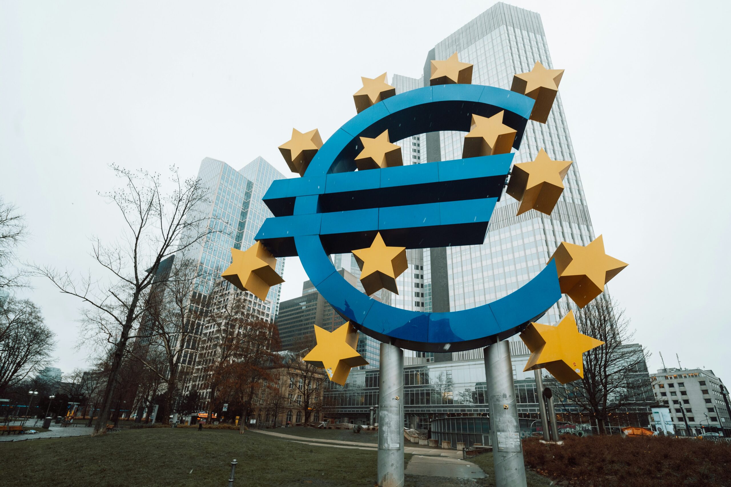Europa atsidūrė pavojingoje kryžkelėje: priklausomybė nuo Kinijos kelia vis daugiau nerimo