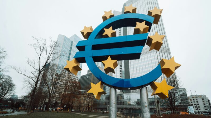 Europa atsidūrė pavojingoje kryžkelėje: priklausomybė nuo Kinijos kelia vis daugiau nerimo
