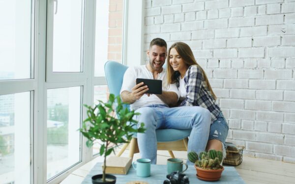 12 meilės sezonų per metus: kaip kiekvienas horoskopas išgyvena artumo bangas ir atotrūkius