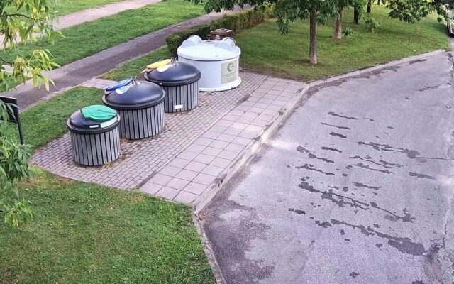 Prie atliekų konteinerių – kameros: už paliktas šiukšles gresia iki 600 eurų bauda
