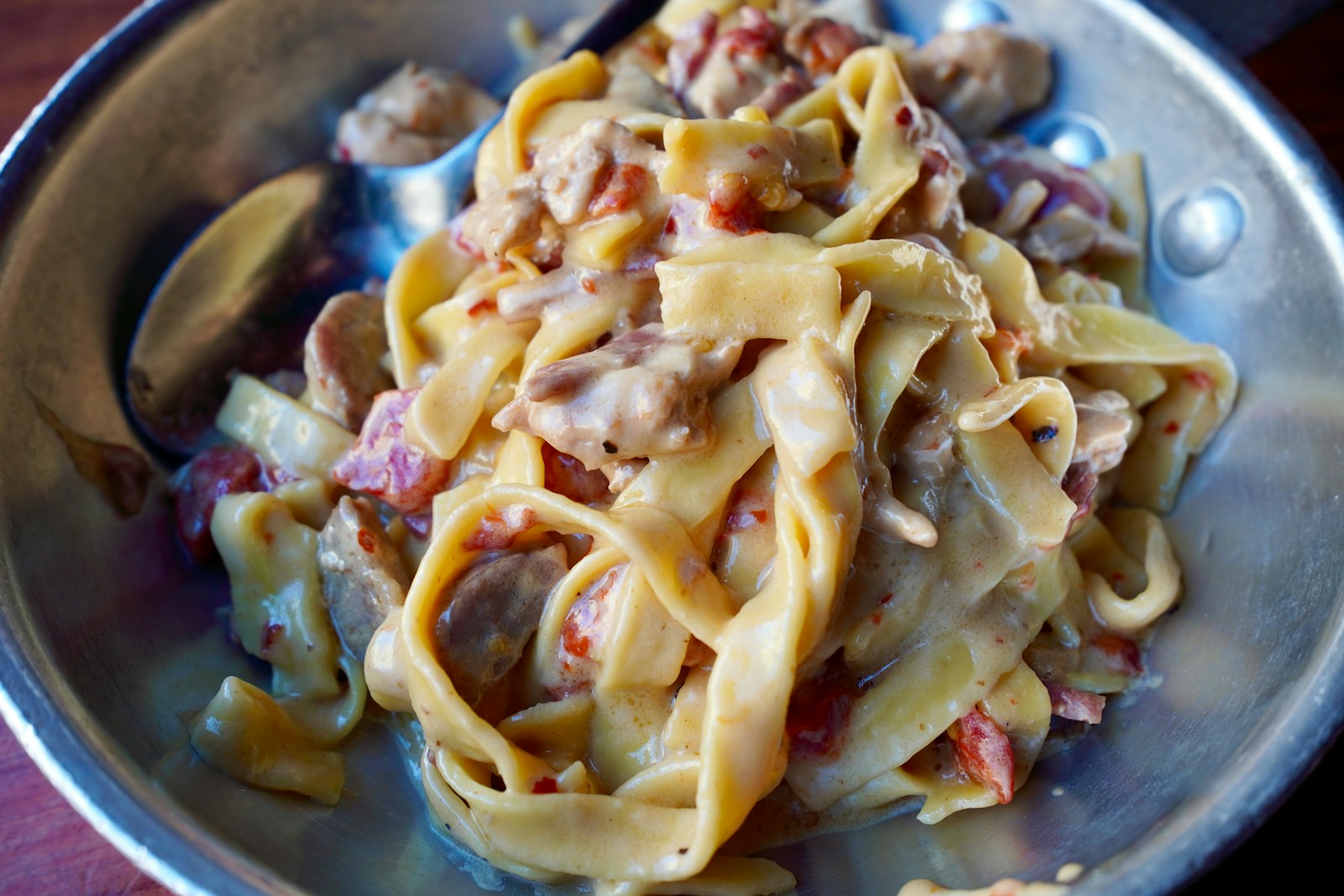 Greiti vieno indo makaronai vakarienei: trys universalūs receptai ir gudrybės mažesniam chaosui virtuvėje