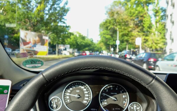 Kada realiai verta rinktis automobilį su hibridine pavara: kam jis tinka, o kam geriau dairytis dyzelio ar elektromobilio