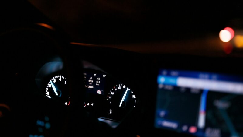 Kaip taupyti kurą kasdieniuose važiavimuose: paprasti įpročiai, kurie realiai mažina sąnaudas