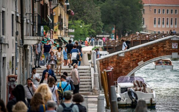 Kaip Venecija mėgina išsigelbėti nuo turistų antplūdžio: nauja taisyklė kelia klausimų visam pasauliui