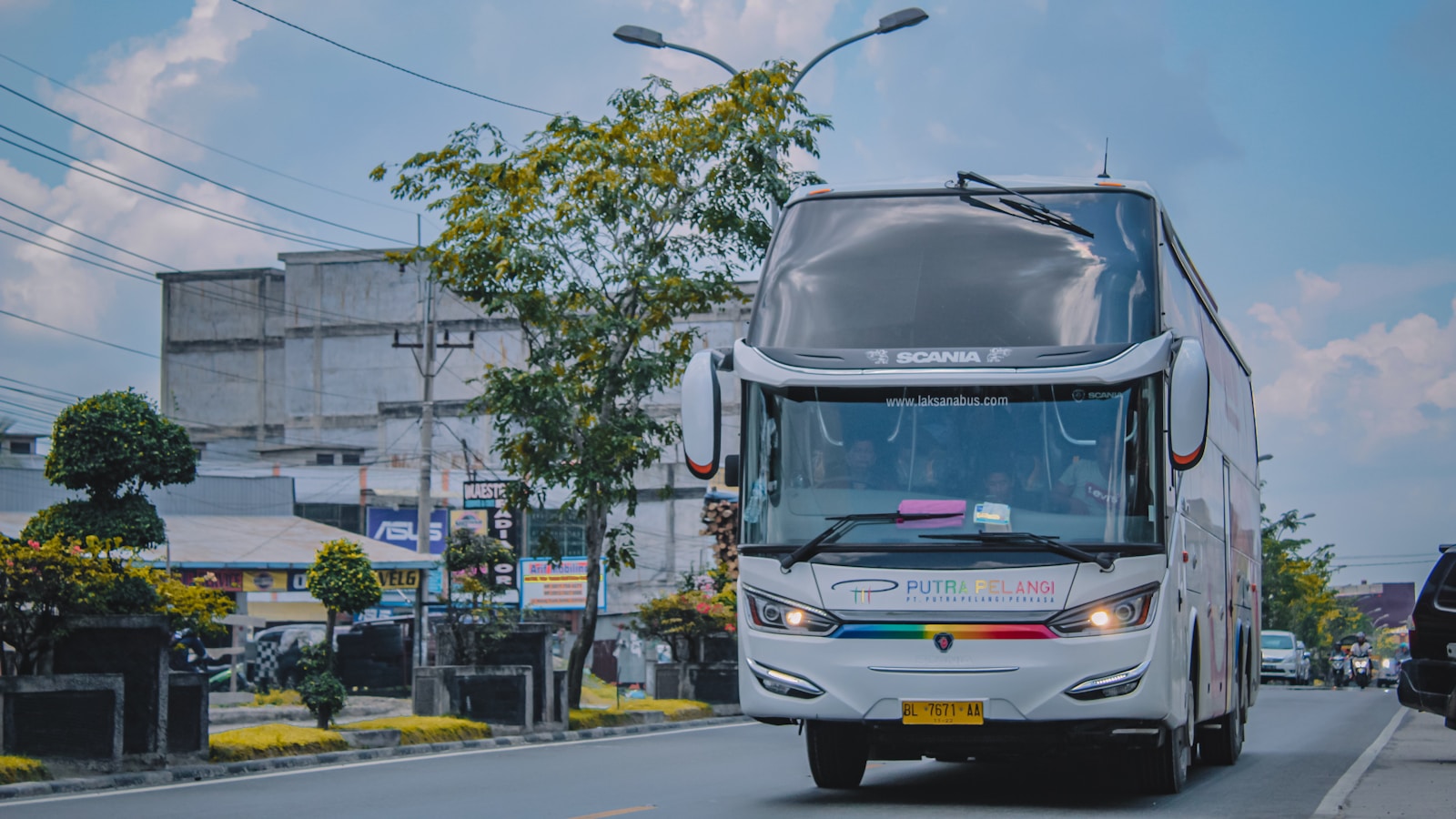 Kelionės naktiniais tarpmiestiniais autobusais: kaip išsirinkti reisą, pasiruošti ir išsimiegoti pakeliui