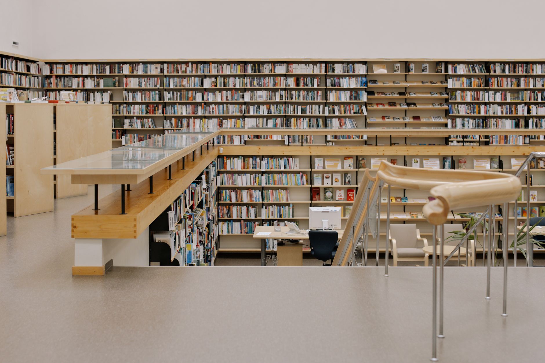 Laisvalaikis bibliotekoje kitaip: kaip šiuolaikinės skaityklos virsta jaukiomis poilsio ir idėjų erdvėmis
