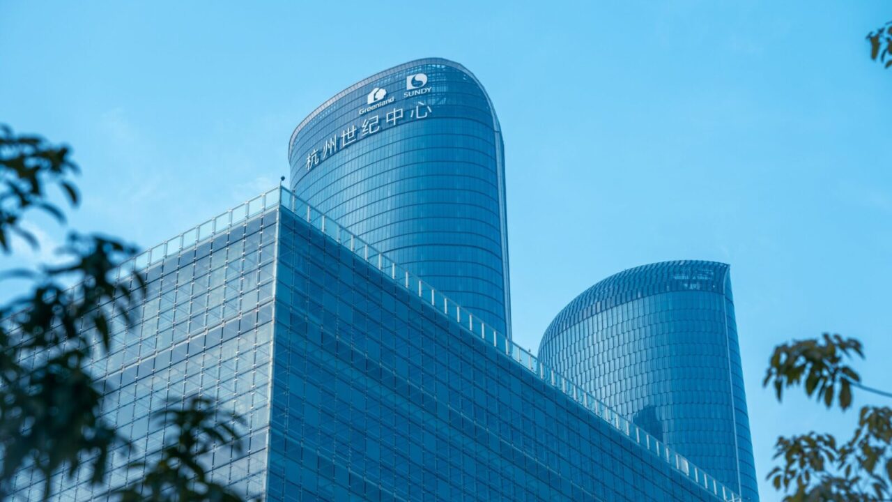 Kinijoje krito vienas garsiausių milijardierių: „Evergrande“ įkūrėjas kalės iki gyvos galvos