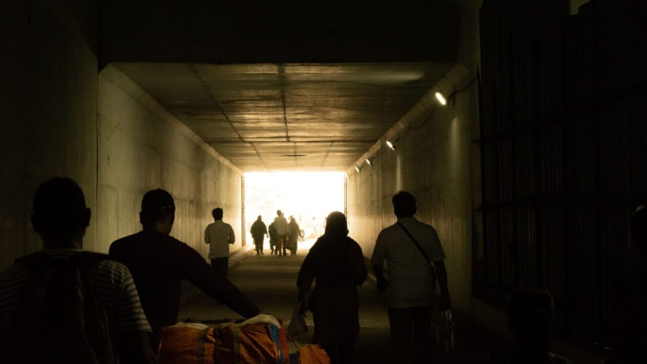Situacija Ispanijos teritorijoje įtempta: po milžiniško migrantų antplūdžio steigiamos naujos prieglaudos