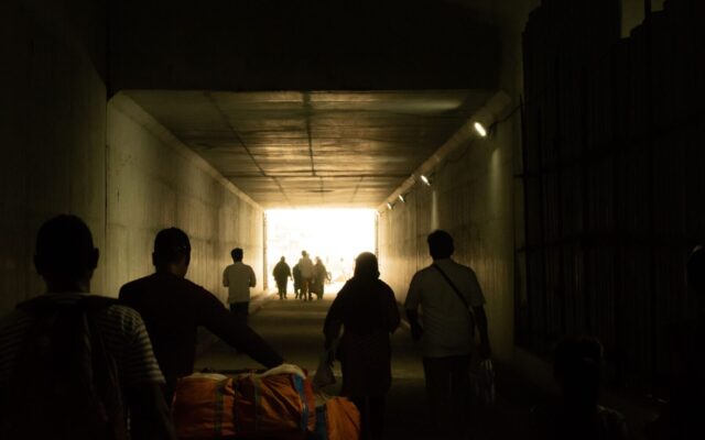 Situacija Ispanijos teritorijoje įtempta: po milžiniško migrantų antplūdžio steigiamos naujos prieglaudos