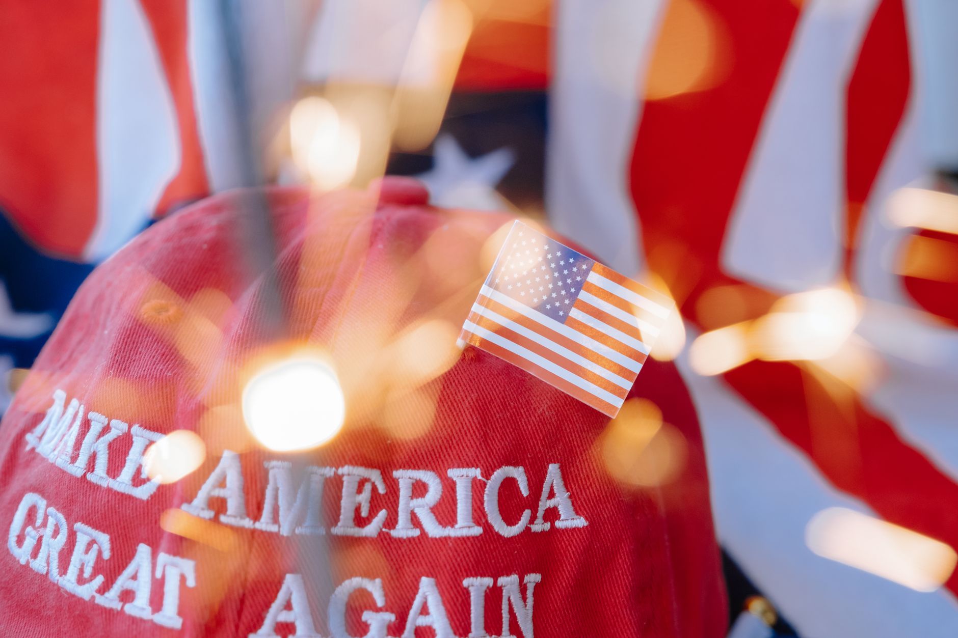 Trumpo stovykloje verda pavojinga kova: du įtakingi politikai jau taikosi perimti MAGA judėjimą