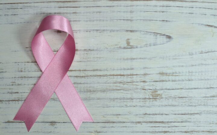 Lietuvoje plečiamas vėžio gydymas: pacientėms atsiras dvi naujos kompensuojamos galimybės
