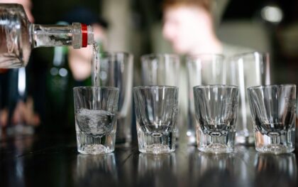 Neurologas nustatė svarbią amžiaus ribą: įvardijo, kada alkoholio vertėtų atsisakyti visiškai