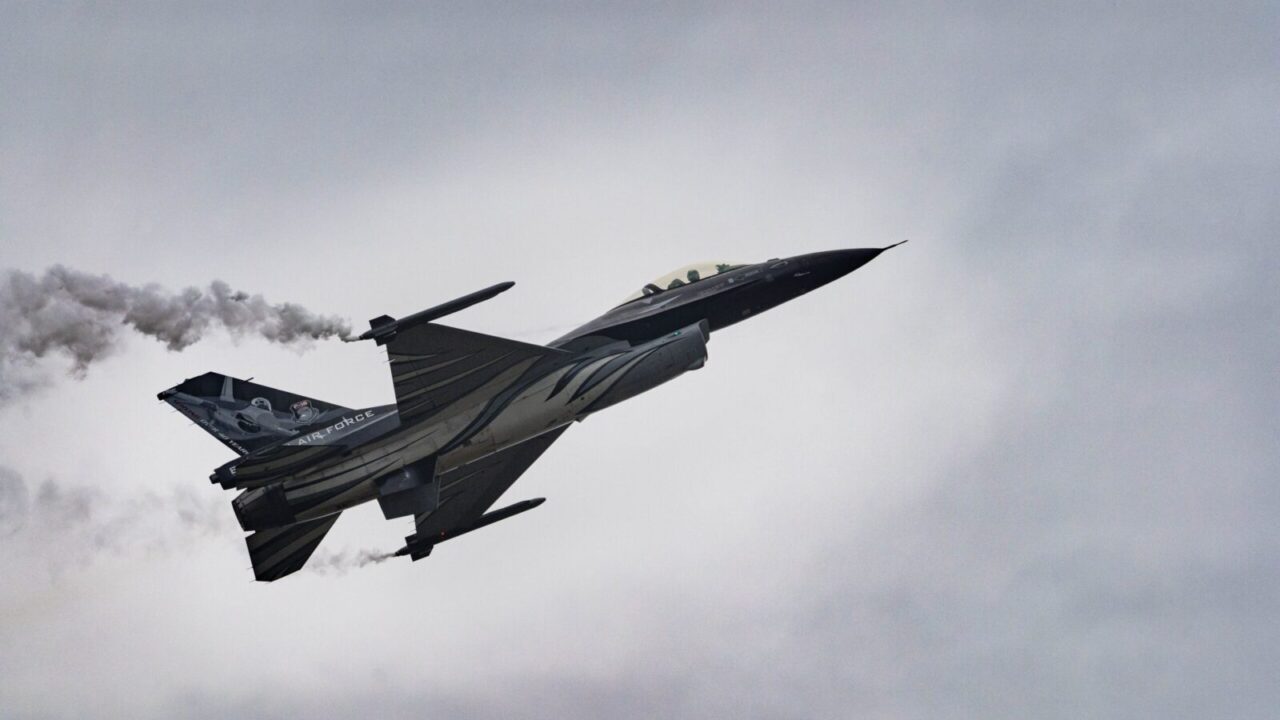 Sprogmenų prikrautas objektas pasirodė prie šimtų žmonių darbo vietos: teko įsikišti F-16